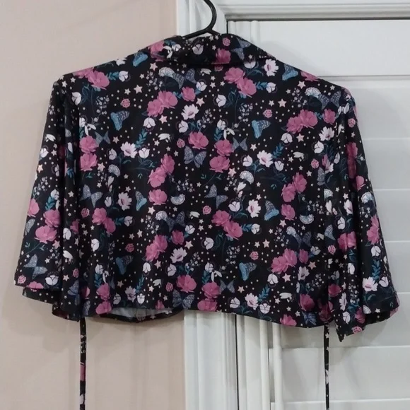 Button Down Crop Top - Picture 3 of 5